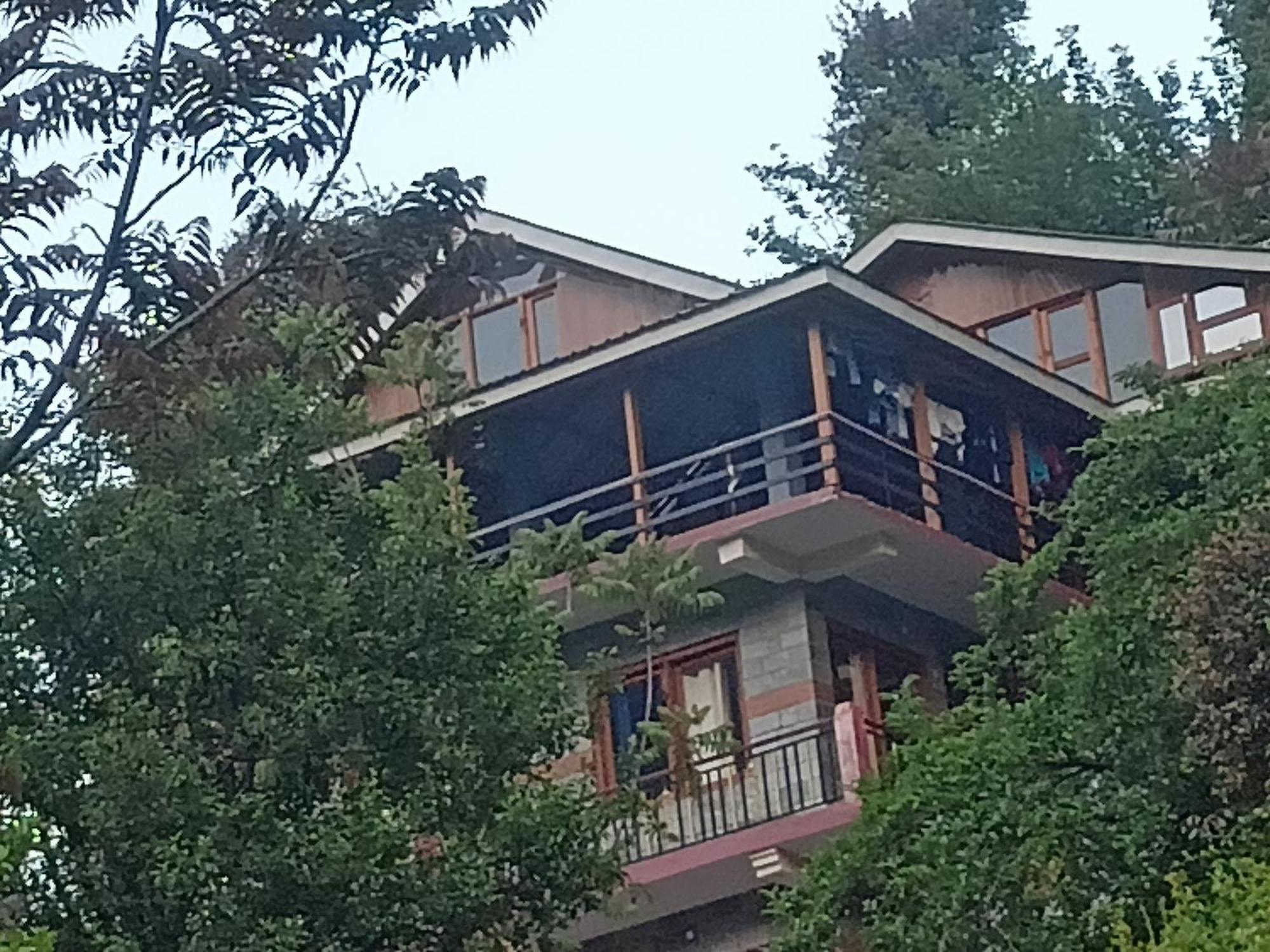 Tirthan Hilltop Home Stay Banjār Eksteriør billede