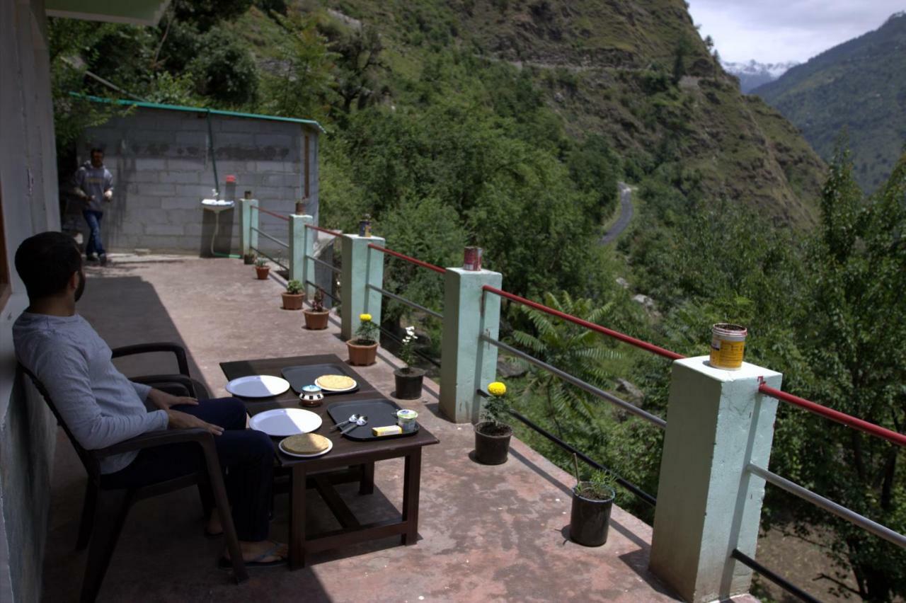 Tirthan Hilltop Home Stay Banjār Eksteriør billede