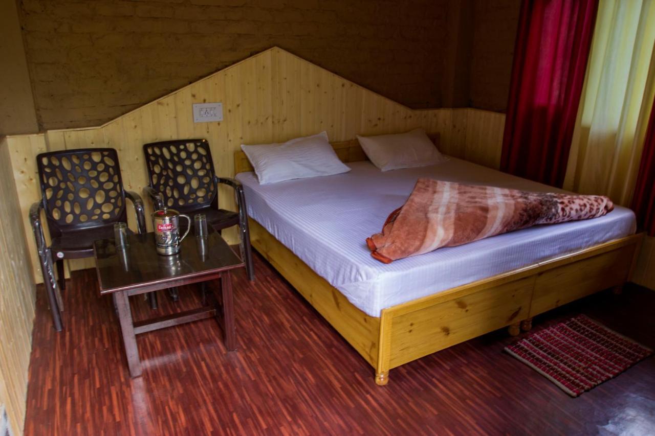 Tirthan Hilltop Home Stay Banjār Eksteriør billede