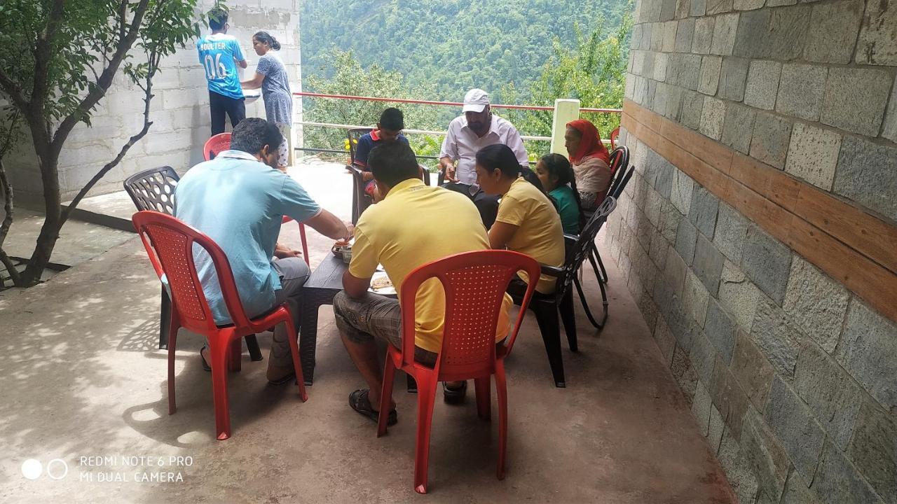 Tirthan Hilltop Home Stay Banjār Eksteriør billede