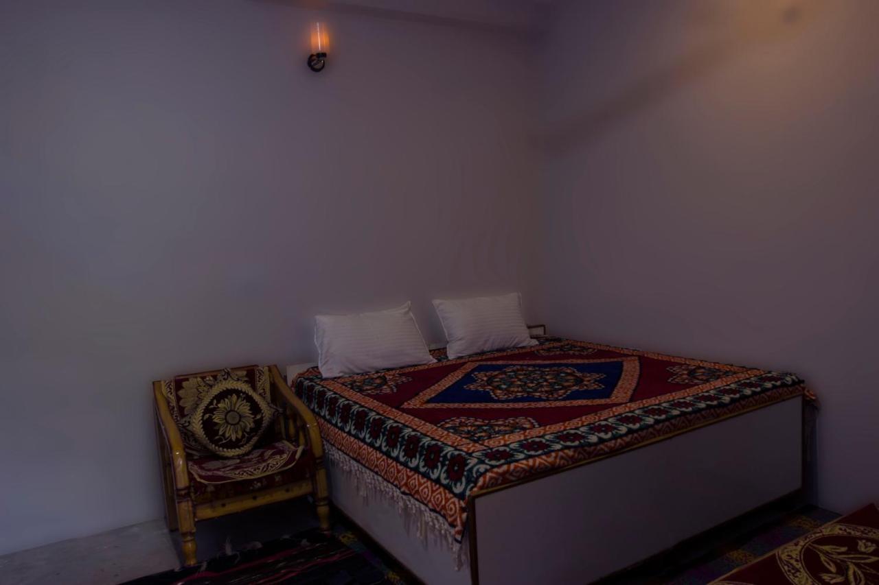 Tirthan Hilltop Home Stay Banjār Eksteriør billede