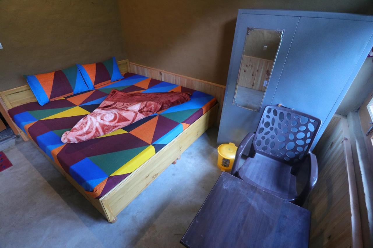 Tirthan Hilltop Home Stay Banjār Eksteriør billede