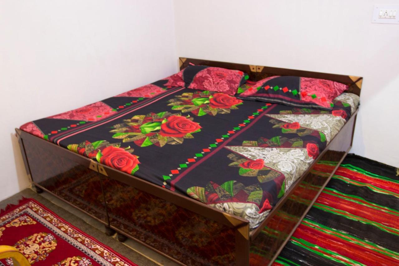 Tirthan Hilltop Home Stay Banjār Eksteriør billede